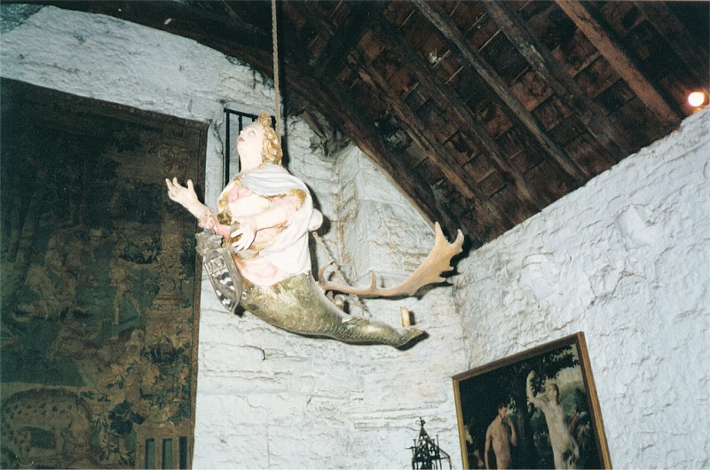 ireland bunratty castle inside.jpg